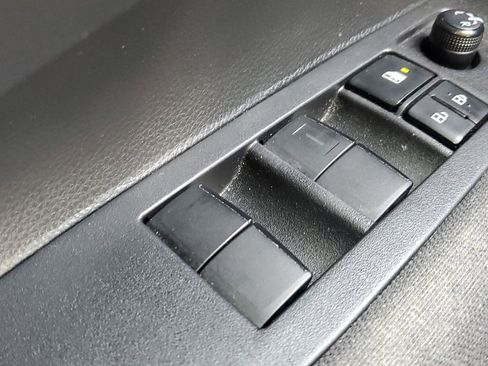 Certified 2023 Toyota Corolla LE image 31