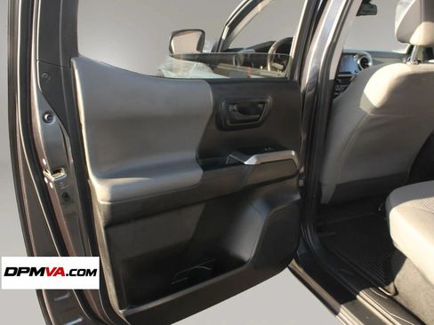 Used 2021 Toyota Tacoma SR5 AWD/4WD image 18