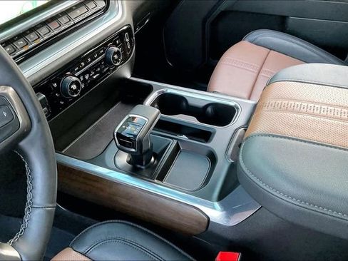 Used 2025 Chevrolet Silverado 1500 High Country image 13