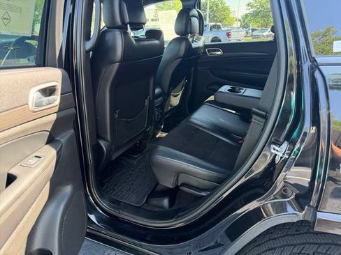 Used 2017 Jeep Grand Cherokee Altitude AWD/4WD image 12