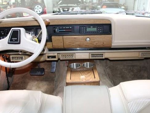 Used 1991 Jeep Grand Wagoneer image 7
