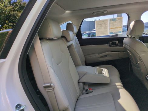 Used 2023 Kia Sorento S w/ Panoramic Sunroof Package FWD image 44