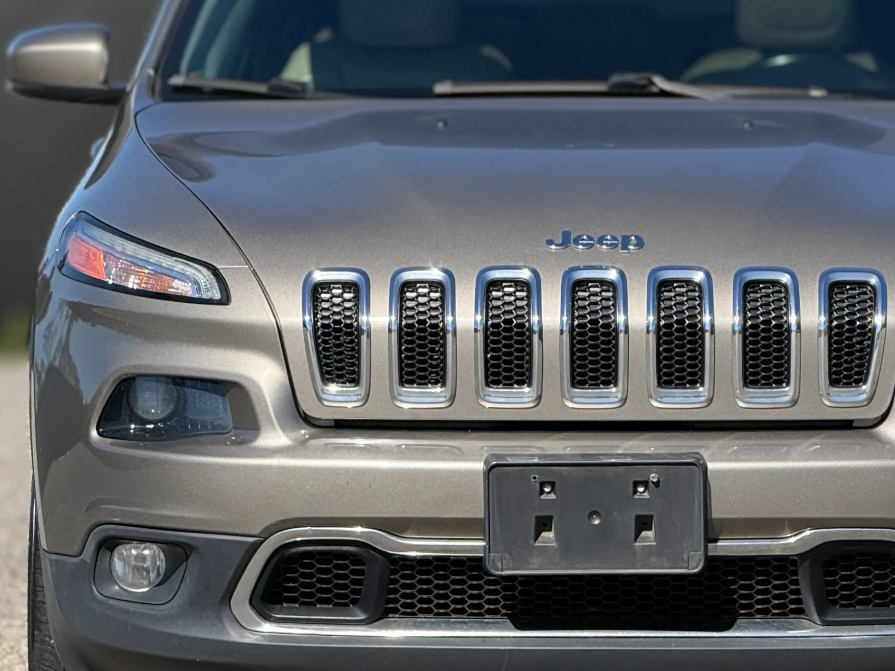 Used 2017 Jeep Cherokee Limited AWD/4WD image 11