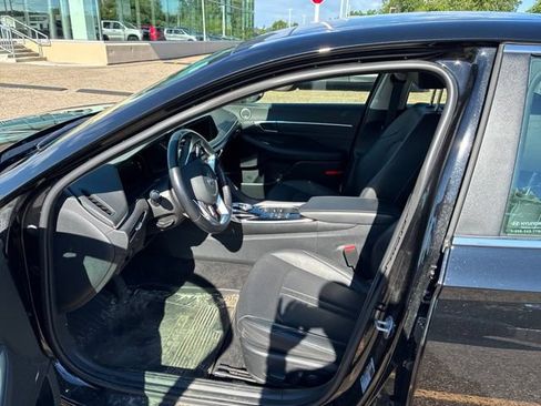 Used 2023 Hyundai Sonata Limited w/ Preferred Accessory Package FWD image 5