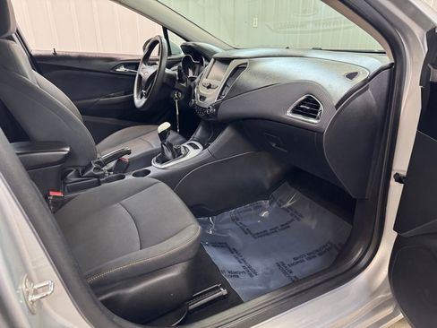 Used 2017 Chevrolet Cruze LS FWD image 24