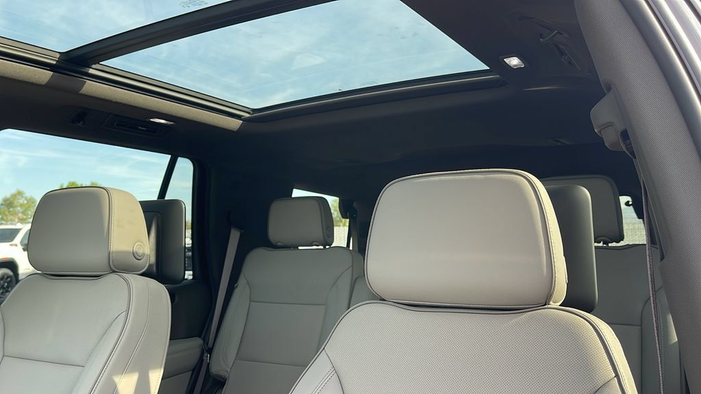 New 2026 GMC Yukon Elevation w/ Elevation Premium Package AWD/4WD image 13