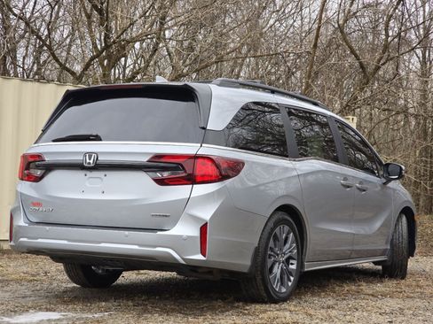 Used 2025 Honda Odyssey Touring image 16