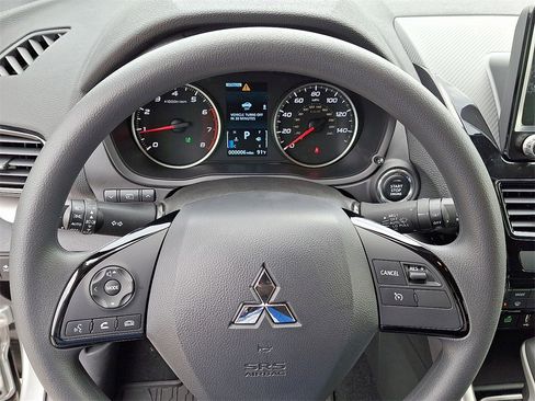 Used 2025 Mitsubishi Eclipse Cross LE image 8