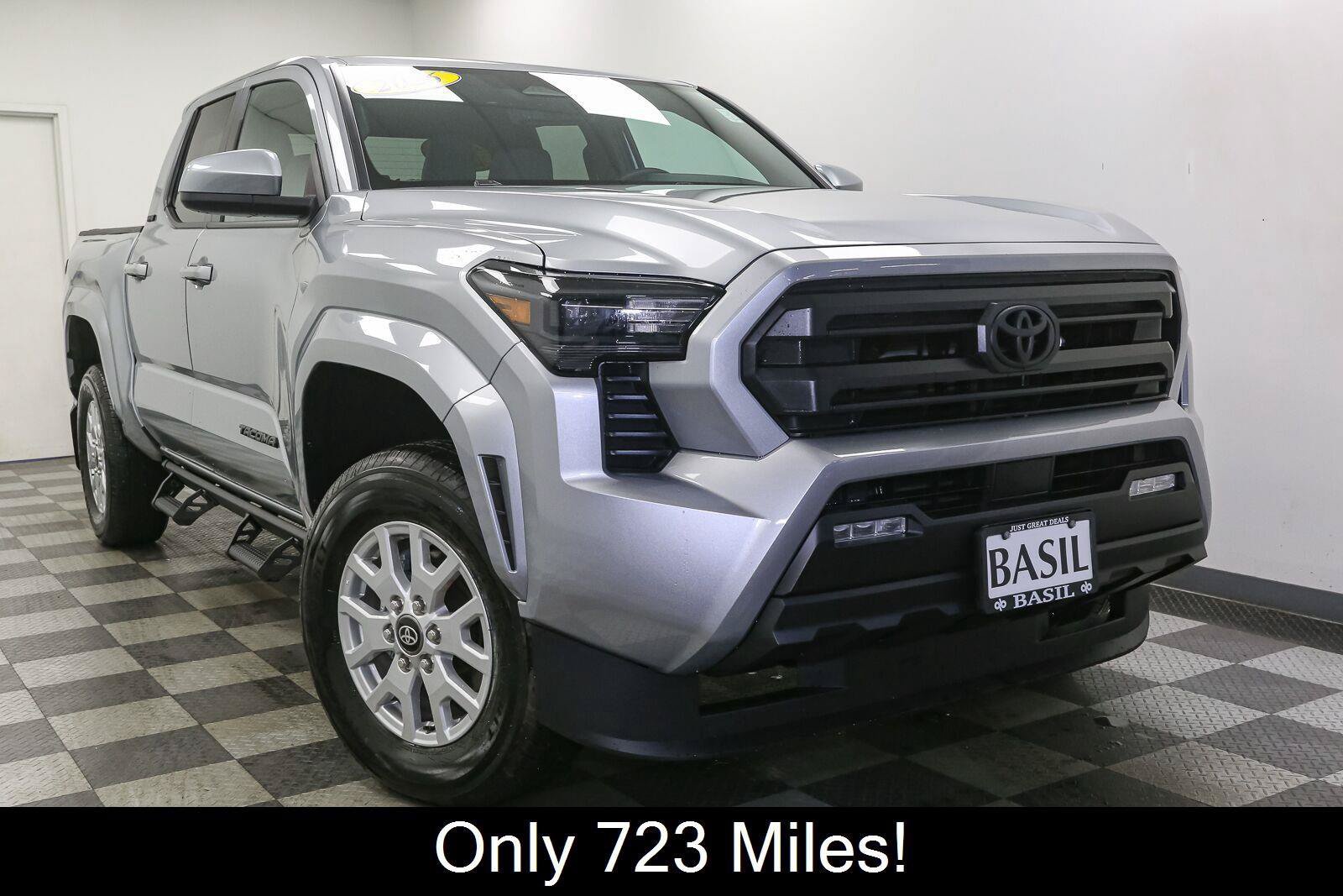 Used 2026 Toyota Tacoma SR5 AWD/4WD image 2