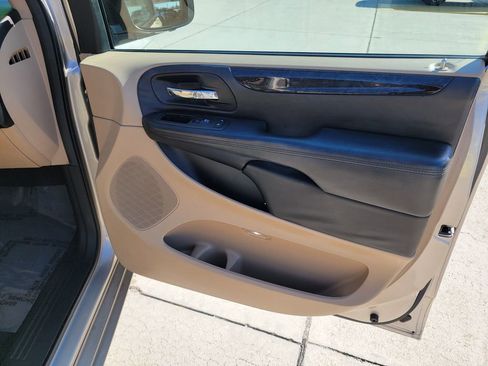 Used 2013 Dodge Grand Caravan SXT image 14