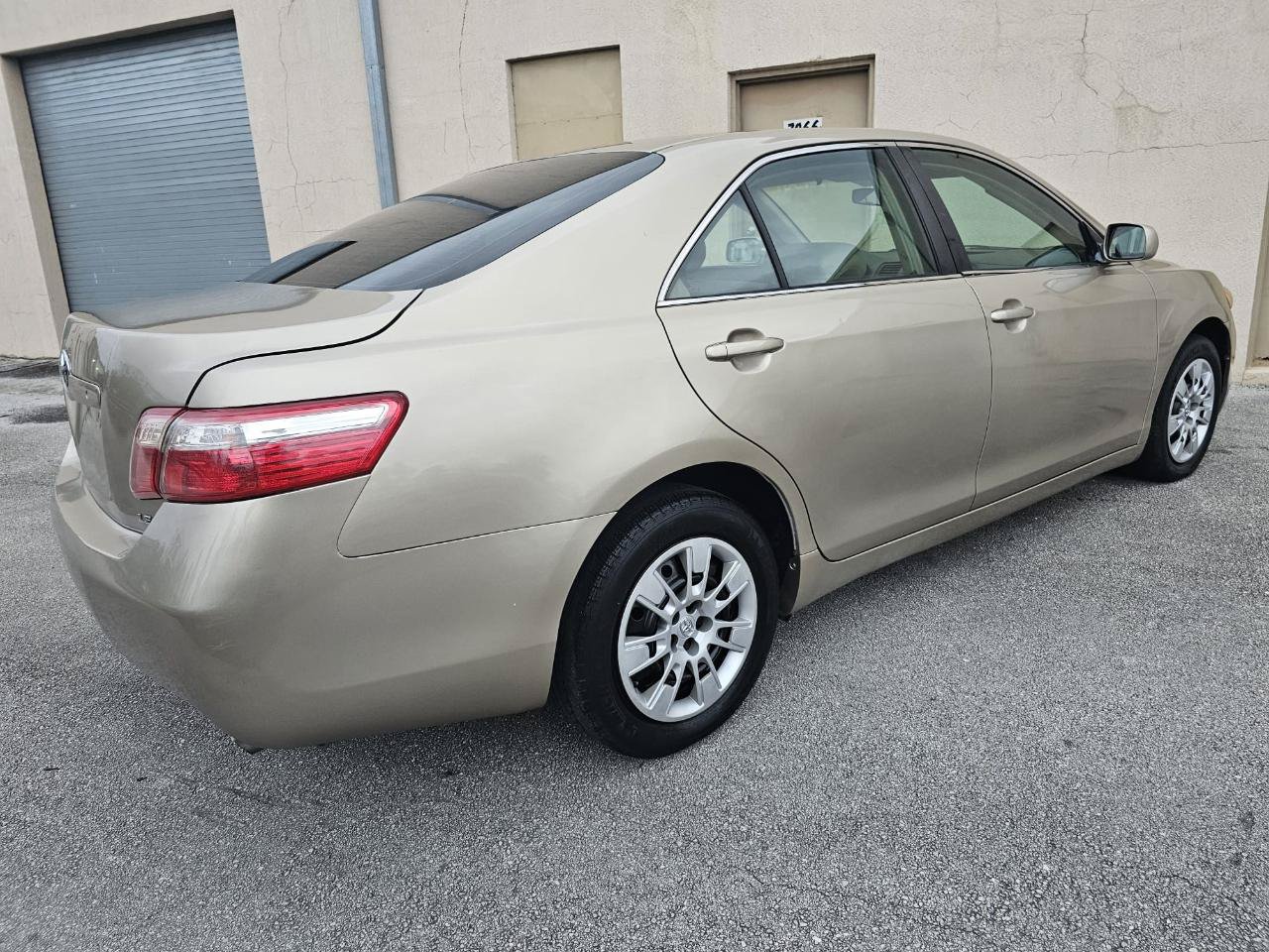 Used 2007 Toyota Camry LE FWD image 4