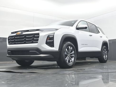 Certified 2026 Chevrolet Equinox LT FWD image 32