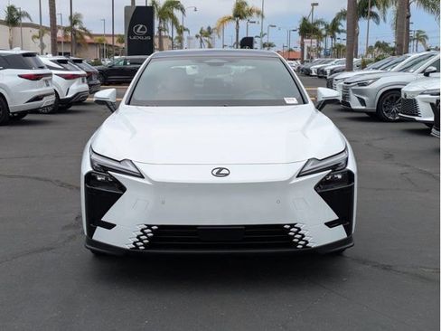 New 2026 Lexus ES 350e FWD image 2