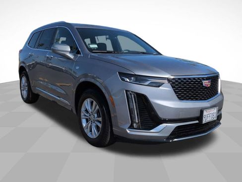 Used 2025 Cadillac XT6 Luxury image 3