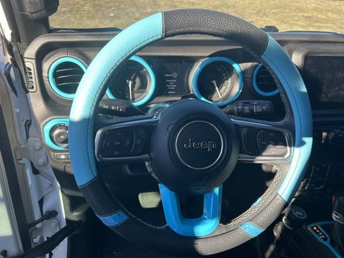 Used 2023 Jeep Wrangler Unlimited Sahara w/ Cold Weather Group image 6