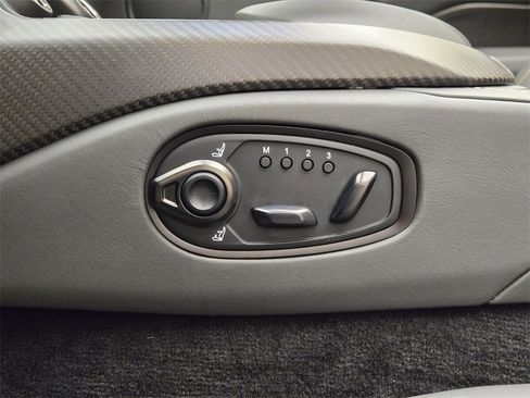 Used 2023 Aston Martin V8 Vantage image 39
