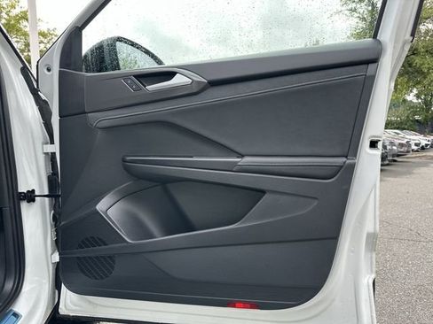 Used 2025 Volkswagen Taos SE image 24