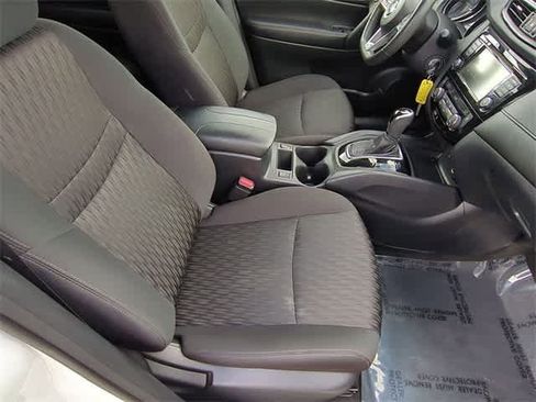 Used 2020 Nissan Rogue SV image 20