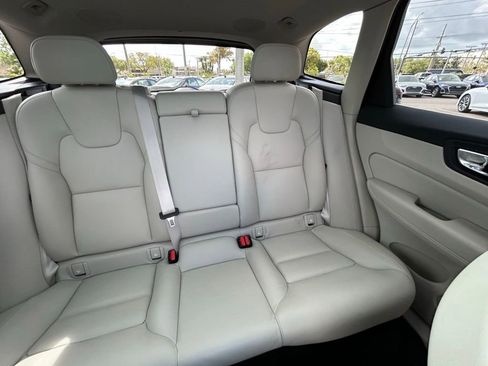 Used 2023 Volvo XC60 B5 Plus image 14