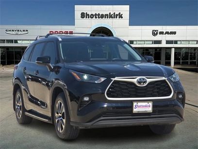 Used 2023 Toyota Highlander XLE