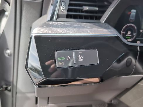 Used 2021 Audi e-tron Premium Plus w/ Premium Plus Package AWD/4WD image 20