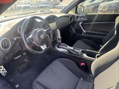 Used 2017 Toyota 86 image 17