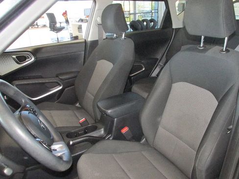 Used 2020 Kia Soul LX image 4