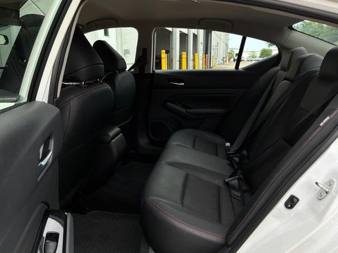 Used 2025 Nissan Altima 2.5 SR FWD image 12