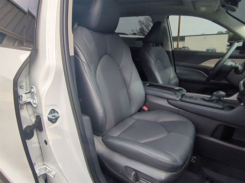 Used 2025 Toyota Grand Highlander FWD image 30