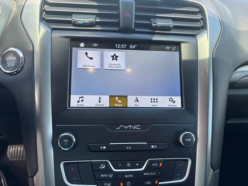 Used 2019 Ford Fusion SE FWD image 22