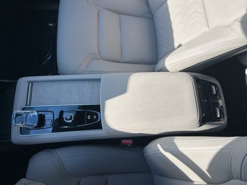 Used 2025 Volvo XC90 B5 Plus image 26