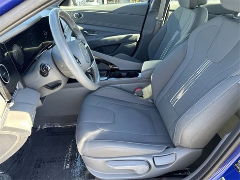 Certified 2025 Hyundai Elantra SEL image 9