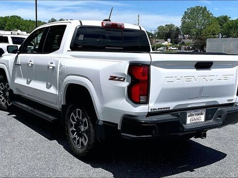 Used 2025 Chevrolet Colorado Z71 w/ Technology Package AWD/4WD image 5