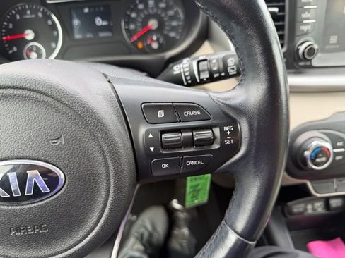 Used 2017 Kia Sorento LX w/ LX Convenience Package image 13