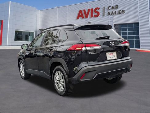 Used 2025 Toyota Corolla Cross LE image 9