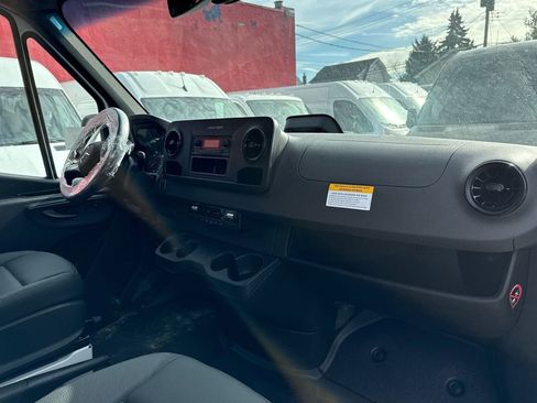 Used 2025 Mercedes-Benz Sprinter 2500 image 19