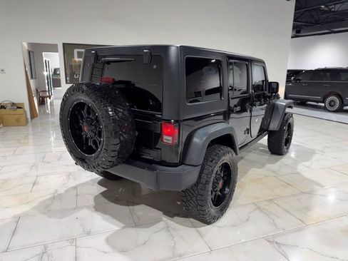 Used 2016 Jeep Wrangler Unlimited Rubicon w/ Connectivity Group AWD/4WD image 8