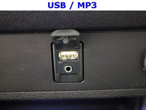 Used 2017 Toyota Tacoma SR image 9