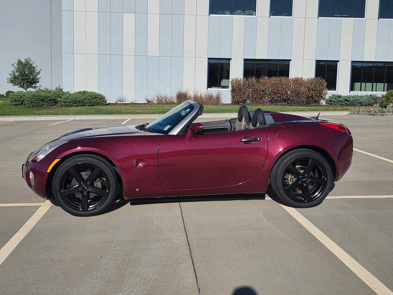 Used 2009 Pontiac Solstice Convertible w/ Premium Package RWD image 10