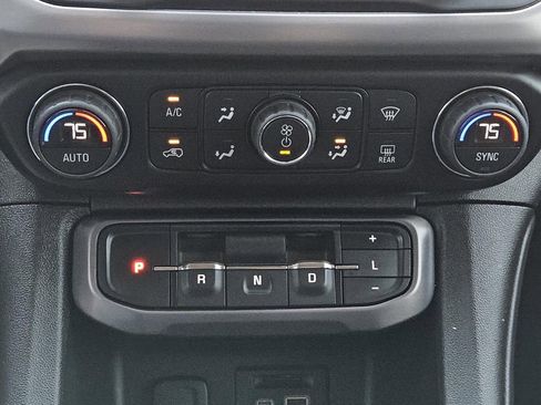 Used 2022 GMC Acadia AT4 w/ Technology Package image 13