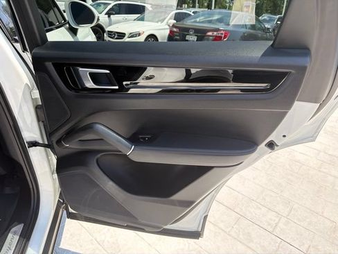 Used 2020 Porsche Cayenne AWD/4WD image 33