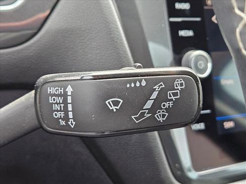 Used 2023 Volkswagen Tiguan SE w/ Panoramic Sunroof Package image 15