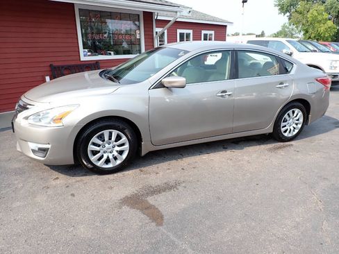 Used 2013 Nissan Altima 2.5 SV FWD image 3