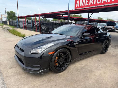 Used 2010 Nissan GT-R Premium AWD/4WD image 4