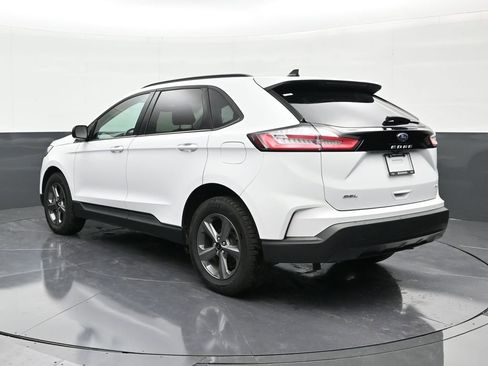 Used 2024 Ford Edge SEL w/ Sport Appearance Package image 3