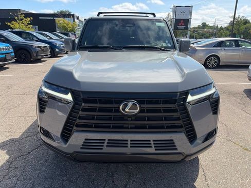 Used 2025 Lexus GX 550 w/ Cold Area Package AWD/4WD image 2