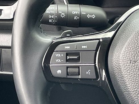 Certified 2025 Honda Pilot Touring image 13