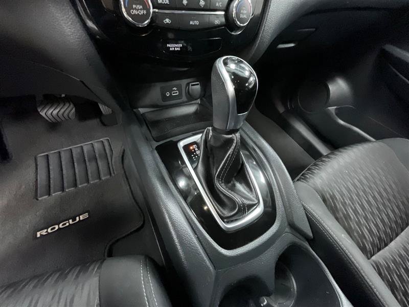 Used 2020 Nissan Rogue SV FWD image 16