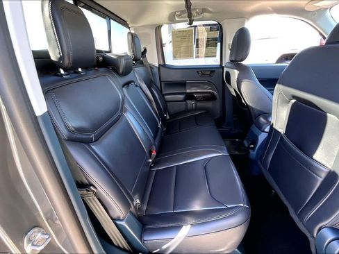 Certified 2025 Ford Maverick Lariat w/ Black Appearance Package image 17