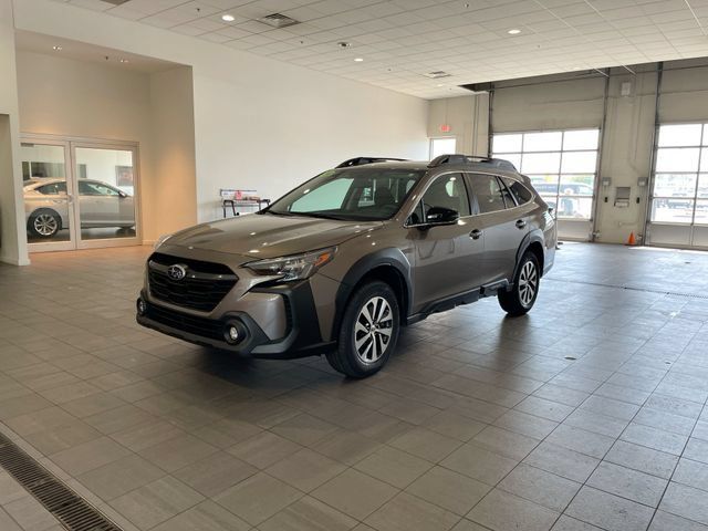 Certified 2024 Subaru Outback Premium AWD/4WD image 2